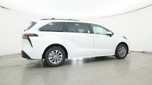 New 2025 Toyota Sienna XLE image 29