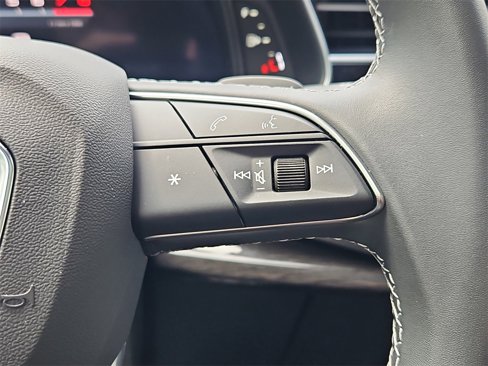 Used 2024 Audi Q8 Prestige image 32