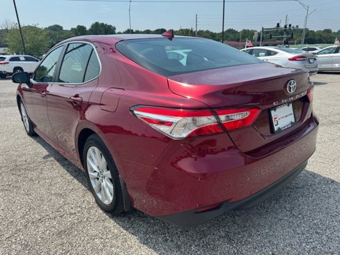 Used 2019 Toyota Camry LE image 5