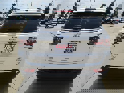 Used 2018 Jeep Compass Latitude image 5