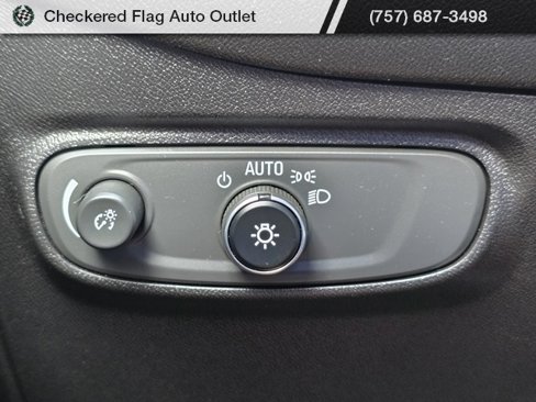 Used 2018 Chevrolet Equinox LT image 24