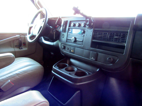 Used 2017 Chevrolet Express 2500 image 7