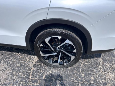 Used 2024 Mitsubishi Outlander AWD image 7