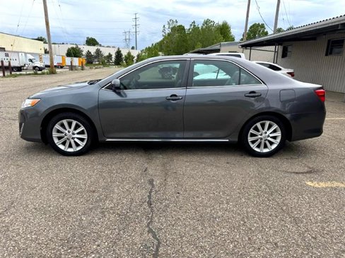 Used 2014 Toyota Camry SE image 4