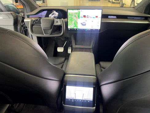 Used 2022 Tesla Model X image 11