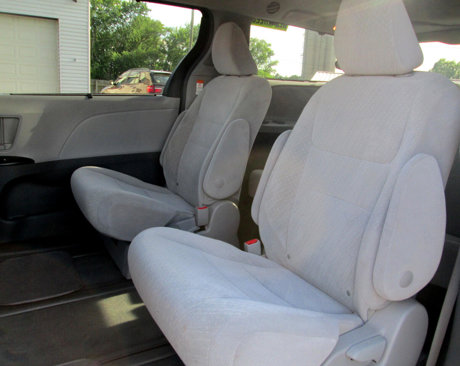 Used 2019 Toyota Sienna LE image 12