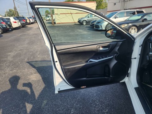 Used 2016 Toyota Camry LE image 13
