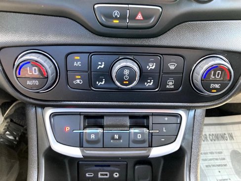 Used 2023 GMC Terrain SLT image 31
