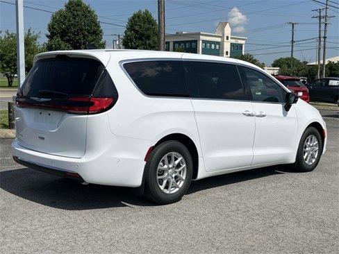 New 2025 Chrysler Pacifica Select image 7