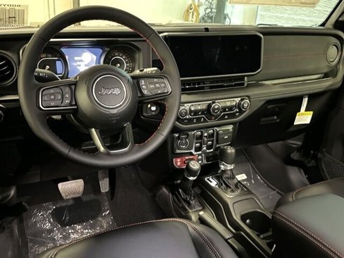 Used 2024 Jeep Wrangler Unlimited Rubicon w/ Convenience Group image 4