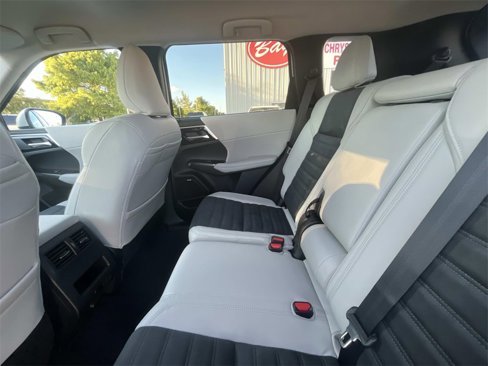 New 2025 Mitsubishi Outlander SE image 13