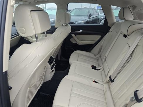 Certified 2025 Audi Q5 2.0T Premium Plus w/ Premium Plus Package image 12