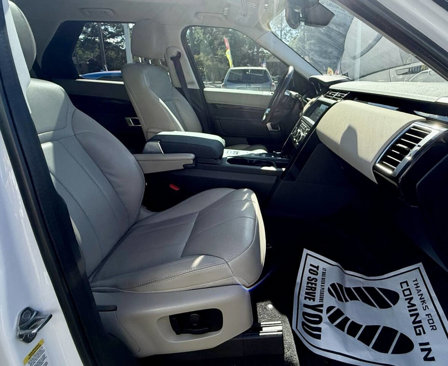 Used 2020 Land Rover Discovery SE image 9