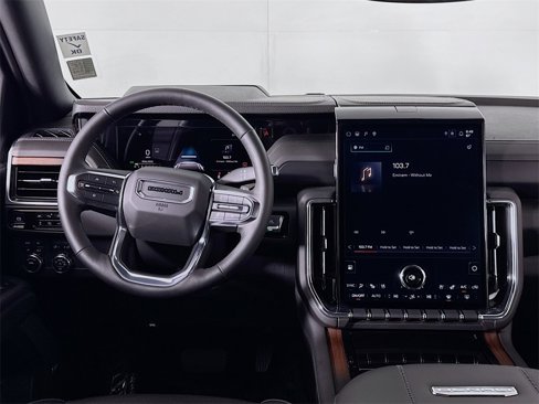 Used 2025 GMC Yukon XL Denali image 18