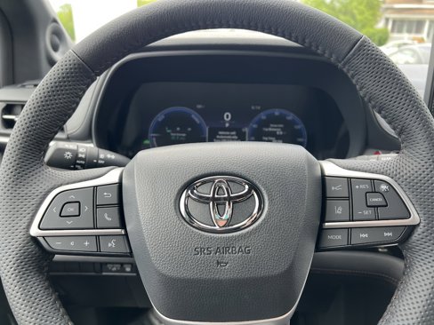 New 2025 Toyota Sienna Limited image 16