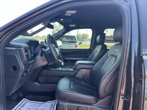 Used 2024 Ford Expedition Platinum image 8