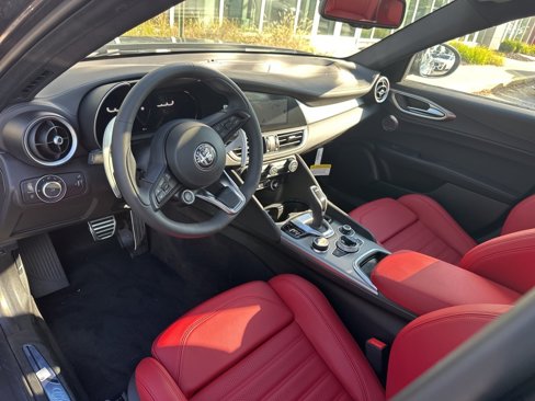 New 2025 Alfa Romeo Giulia AWD image 9