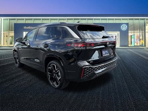 Certified 2025 Volkswagen Tiguan SEL R-Line image 6