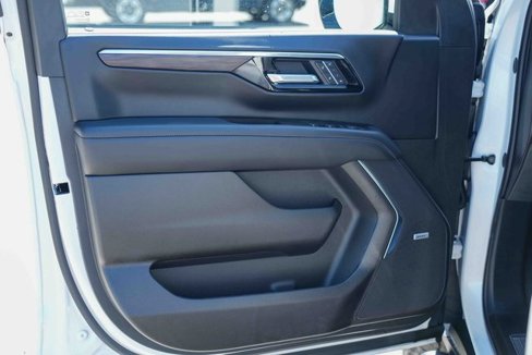 Used 2025 Chevrolet Suburban Z71 image 22
