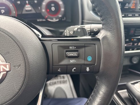 Used 2022 Nissan Rogue Platinum w/ Head-Up Display Package image 27
