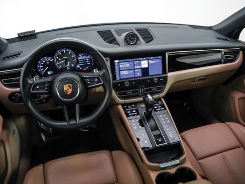 Certified 2023 Porsche Macan S image 18