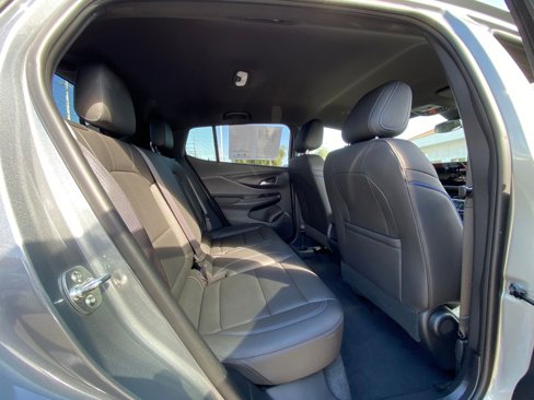 Used 2025 Buick Envista Sport Touring image 39