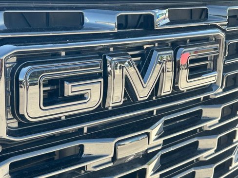 Used 2025 GMC Sierra 3500 Denali w/ Denali Reserve Package image 9