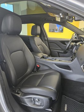 Used 2020 Jaguar F-PACE Premium image 16
