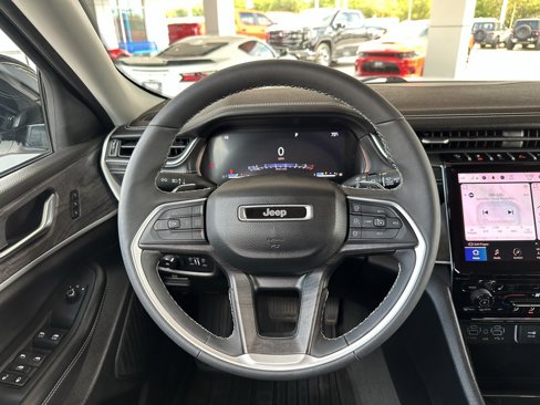 Used 2023 Jeep Grand Cherokee L Limited image 19