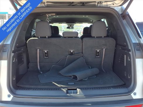 Used 2025 Chevrolet Traverse LT image 10