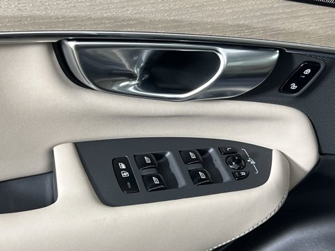 New 2026 Volvo XC90 B6 Plus w/ Protection Package Premier image 14