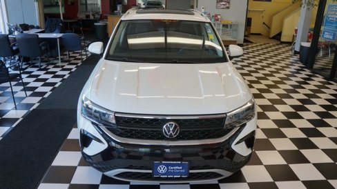 Used 2022 Volkswagen Taos SE image 2