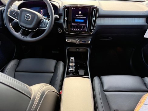 New 2026 Volvo XC40 B5 Plus w/ Climate Package image 6