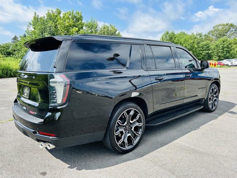 Used 2025 Chevrolet Suburban RST image 10