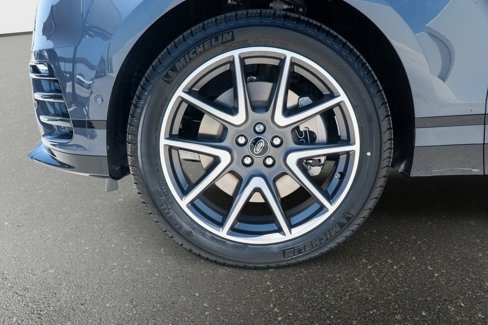 New 2026 Land Rover Range Rover Velar Dynamic SE image 11