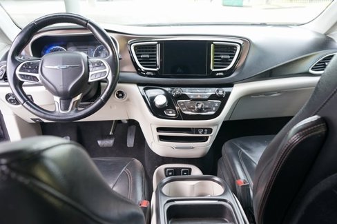 Used 2017 Chrysler Pacifica Touring-L image 17