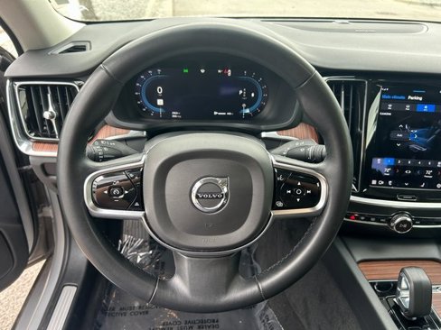 Used 2024 Volvo S60 B5 Plus image 18