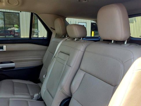 Used 2024 Ford Explorer Limited image 12