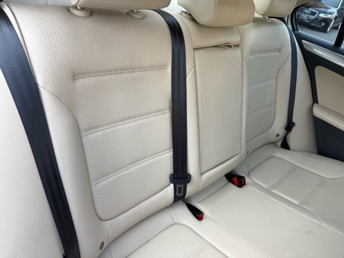Used 2017 Volkswagen Jetta SE image 8