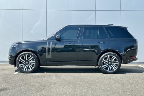 Used 2023 Land Rover Range Rover SE image 2