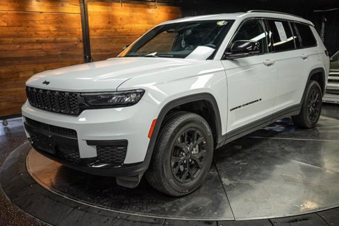 Used 2024 Jeep Grand Cherokee L Laredo image 2