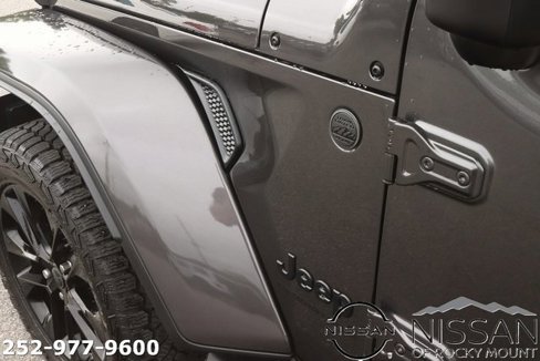 Used 2025 Jeep Gladiator Sport image 9