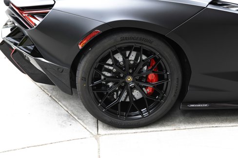 Used 2024 Lamborghini Revuelto image 20