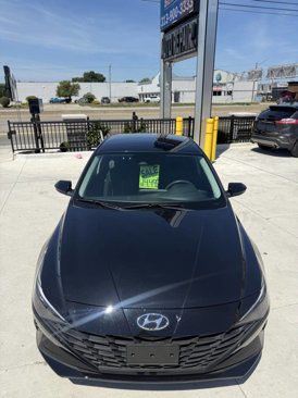 Used 2021 Hyundai Elantra SE w/ Cargo Package image 2