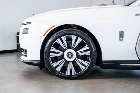 Used 2024 Rolls-Royce Spectre w/ Spectre Launch Package image 9