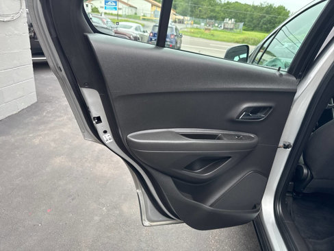 Used 2018 Chevrolet Trax LS image 17