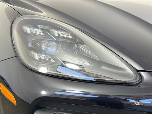 Certified 2022 Porsche Cayenne Platinum Edition image 28