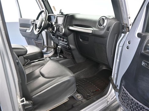Used 2016 Jeep Wrangler Unlimited Rubicon w/ Connectivity Group image 22