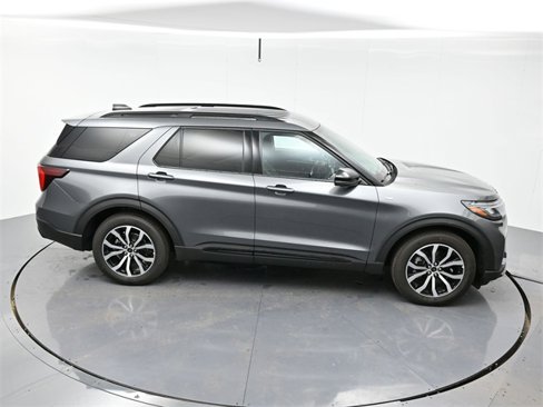 Used 2025 Ford Explorer ST-Line w/ Premium Package image 43