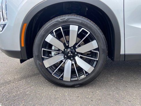 New 2025 Mitsubishi Outlander SE image 10